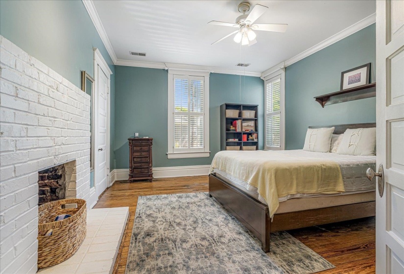 1763 GLENWOOD PL, Memphis, Tennessee 38104, 4 Bedroom Bedrooms, 8 Room Rooms,4 BathroomBathrooms,Residential,For Sale,GLENWOOD,0,10205915
