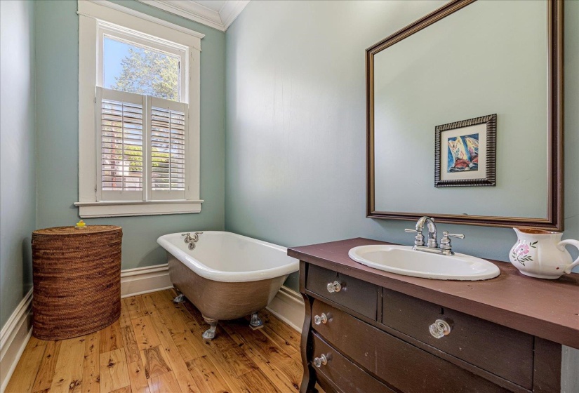 1763 GLENWOOD PL, Memphis, Tennessee 38104, 4 Bedroom Bedrooms, 8 Room Rooms,4 BathroomBathrooms,Residential,For Sale,GLENWOOD,0,10205915