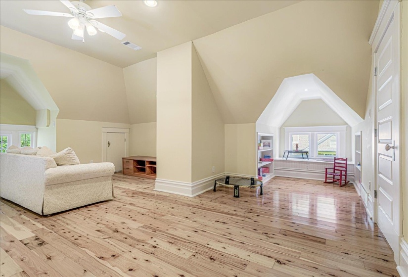 1763 GLENWOOD PL, Memphis, Tennessee 38104, 4 Bedroom Bedrooms, 8 Room Rooms,4 BathroomBathrooms,Residential,For Sale,GLENWOOD,0,10205915