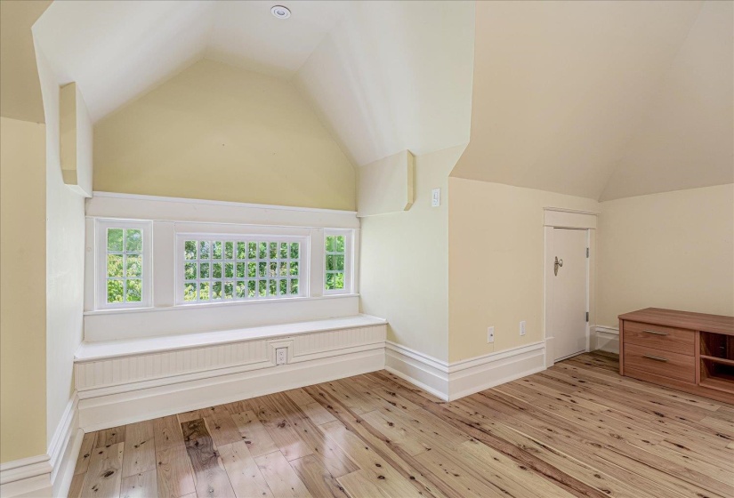 1763 GLENWOOD PL, Memphis, Tennessee 38104, 4 Bedroom Bedrooms, 8 Room Rooms,4 BathroomBathrooms,Residential,For Sale,GLENWOOD,0,10205915