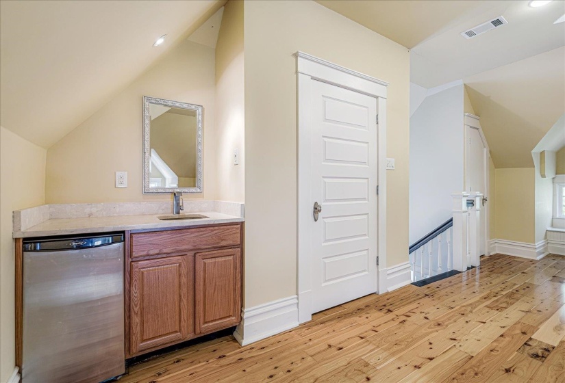 1763 GLENWOOD PL, Memphis, Tennessee 38104, 4 Bedroom Bedrooms, 8 Room Rooms,4 BathroomBathrooms,Residential,For Sale,GLENWOOD,0,10205915