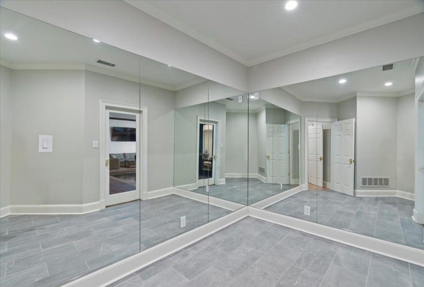 425 RIVER OAKS RD, Memphis, Tennessee 38120, 5 Bedrooms Bedrooms, 13 Rooms Rooms,5.1 BathroomsBathrooms,Residential,For Sale,RIVER OAKS,10205919