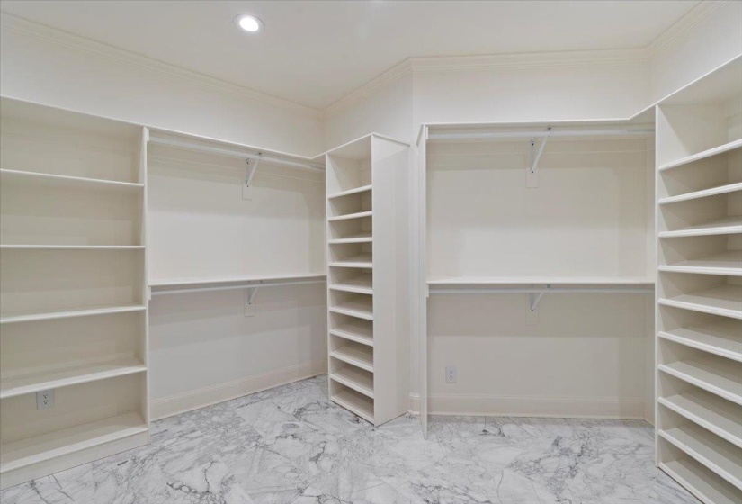 425 RIVER OAKS RD, Memphis, Tennessee 38120, 5 Bedrooms Bedrooms, 13 Rooms Rooms,5.1 BathroomsBathrooms,Residential,For Sale,RIVER OAKS,10205919