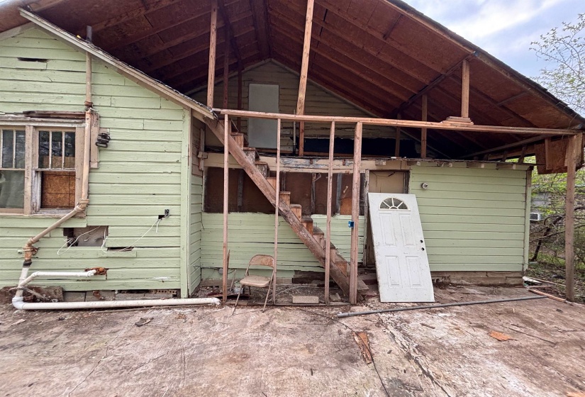 Property entrance with a patio