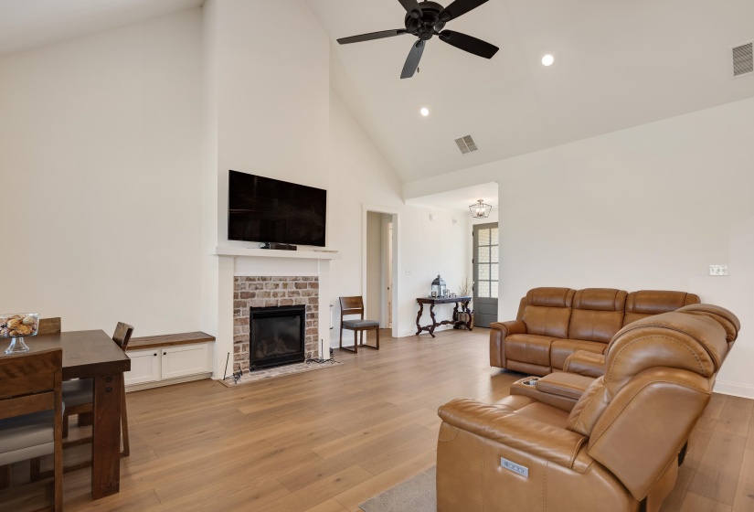 132 FARLEY RD, Byhalia, Mississippi 38611, 3 Bedrooms Bedrooms, 7 Rooms Rooms,2 BathroomsBathrooms,Residential,For Sale,FARLEY,10206055