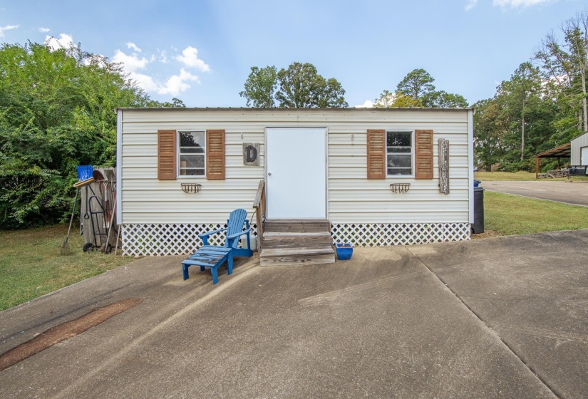 313 COUNTRY CLUB LN, Selmer, Tennessee 38375-1536, 3 Bedrooms Bedrooms, 11 Rooms Rooms,3 BathroomsBathrooms,Residential,For Sale,COUNTRY CLUB,10206070
