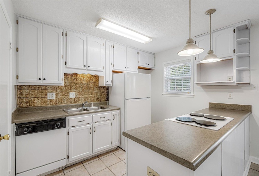 5696 QUINCE RD, Memphis, Tennessee 38119, 2 Bedroom Bedrooms, 4 Room Rooms,1.1 BathroomBathrooms,Residential,For Sale,QUINCE,0,10206184