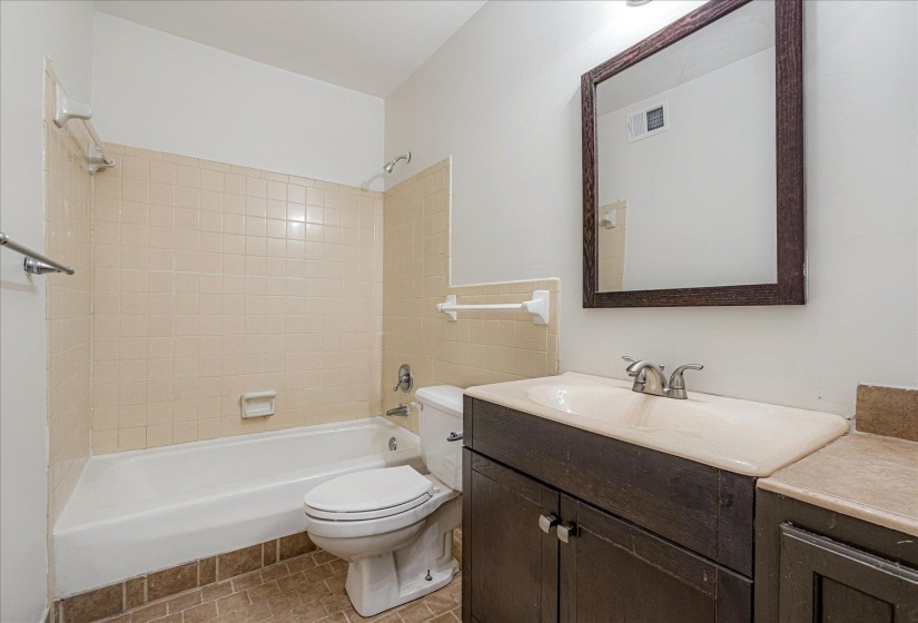 5696 QUINCE RD, Memphis, Tennessee 38119, 2 Bedroom Bedrooms, 4 Room Rooms,1.1 BathroomBathrooms,Residential,For Sale,QUINCE,0,10206184