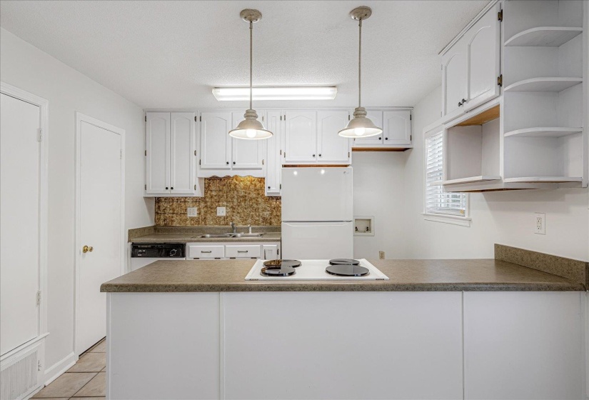 5696 QUINCE RD, Memphis, Tennessee 38119, 2 Bedroom Bedrooms, 4 Room Rooms,1.1 BathroomBathrooms,Residential,For Sale,QUINCE,0,10206184