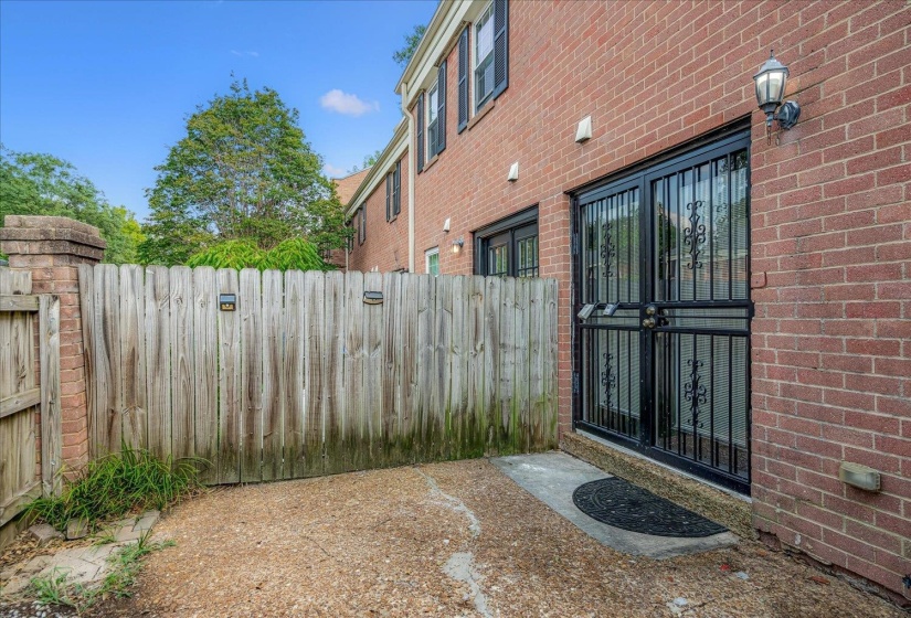 5696 QUINCE RD, Memphis, Tennessee 38119, 2 Bedroom Bedrooms, 4 Room Rooms,1.1 BathroomBathrooms,Residential,For Sale,QUINCE,0,10206184