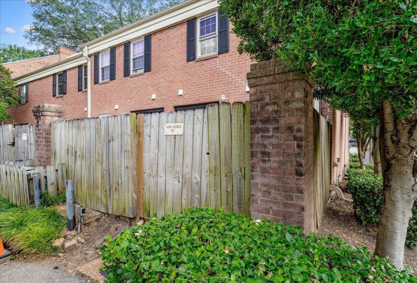 5696 QUINCE RD, Memphis, Tennessee 38119, 2 Bedroom Bedrooms, 4 Room Rooms,1.1 BathroomBathrooms,Residential,For Sale,QUINCE,0,10206184