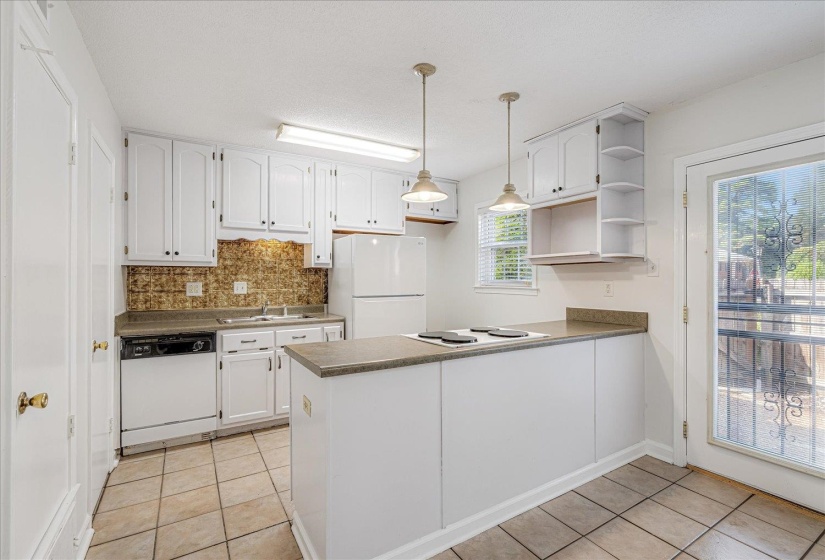 5696 QUINCE RD, Memphis, Tennessee 38119, 2 Bedroom Bedrooms, 4 Room Rooms,1.1 BathroomBathrooms,Residential,For Sale,QUINCE,0,10206184