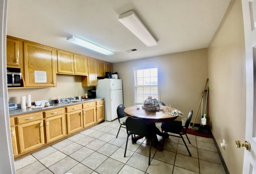 130 MUNICIPAL PLAZA DR, Bolivar, Tennessee 38008, ,Commercial/industrial,For Sale,MUNICIPAL PLAZA,10206236
