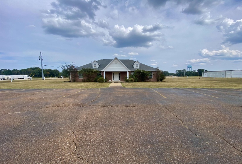 130 MUNICIPAL PLAZA DR, Bolivar, Tennessee 38008, ,Commercial/industrial,For Sale,MUNICIPAL PLAZA,10206236