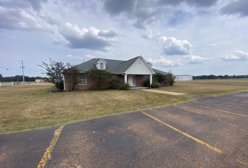 130 MUNICIPAL PLAZA DR, Bolivar, Tennessee 38008, ,Commercial/industrial,For Sale,MUNICIPAL PLAZA,10206236