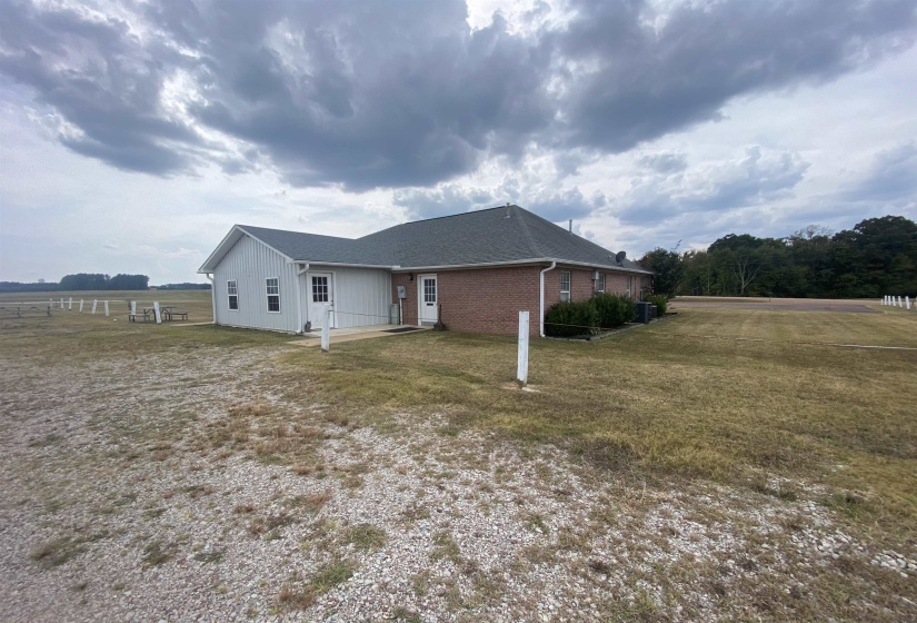 130 MUNICIPAL PLAZA DR, Bolivar, Tennessee 38008, ,Commercial/industrial,For Sale,MUNICIPAL PLAZA,10206236