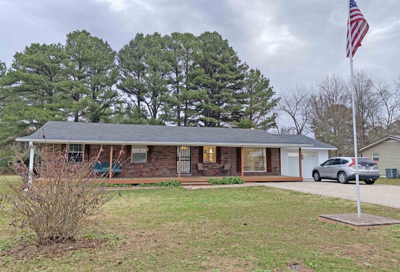 160 CLEMENT DR, Savannah, Tennessee 38372, 3 Bedrooms Bedrooms, 6 Rooms Rooms,1 BathroomBathrooms,Residential,For Sale,CLEMENT,10206660