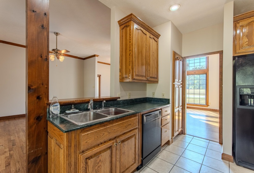 200 GRANDVIEW CIR, Adamsville, Tennessee 38310, 3 Bedrooms Bedrooms, 11 Rooms Rooms,2 BathroomsBathrooms,Residential,For Sale,GRANDVIEW,10206685