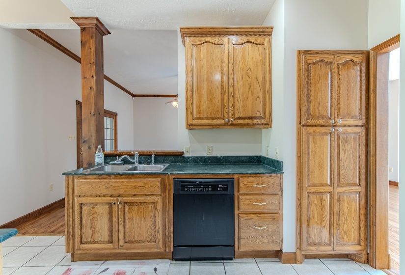 200 GRANDVIEW CIR, Adamsville, Tennessee 38310, 3 Bedrooms Bedrooms, 11 Rooms Rooms,2 BathroomsBathrooms,Residential,For Sale,GRANDVIEW,10206685