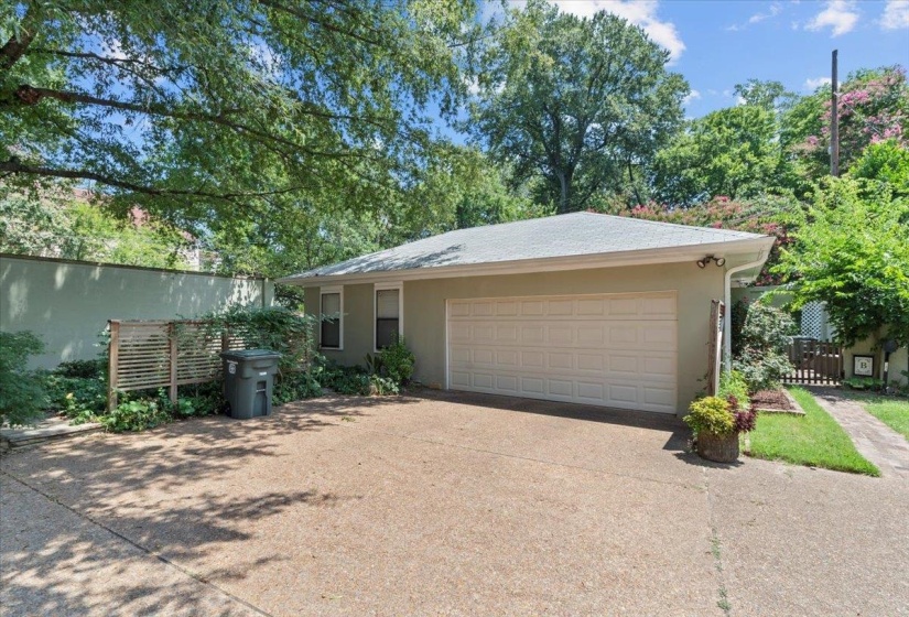 Ranch-style house with stucco siding, an attached garage, and concrete driveway