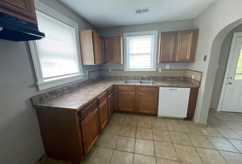 958 BIRCH ST, Memphis, Tennessee 38108, 2 Bedroom Bedrooms, 6 Room Rooms,2 BathroomBathrooms,Residential,For Sale,BIRCH,0,10206798