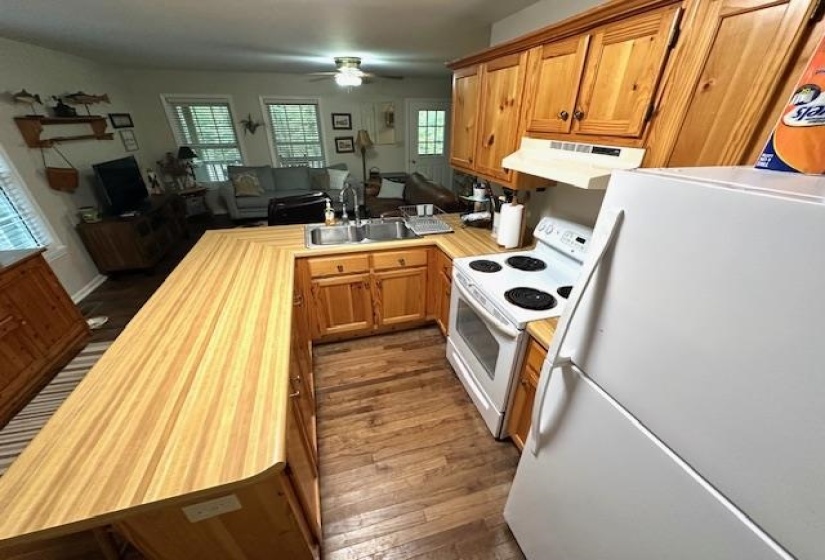140 HUCKLEBERRY LN, Savannah, Tennessee 38372, 3 Bedroom Bedrooms, 7 Room Rooms,1.1 BathroomBathrooms,Residential,For Sale,HUCKLEBERRY,0,10206941