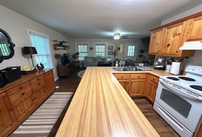 140 HUCKLEBERRY LN, Savannah, Tennessee 38372, 3 Bedroom Bedrooms, 7 Room Rooms,1.1 BathroomBathrooms,Residential,For Sale,HUCKLEBERRY,0,10206941