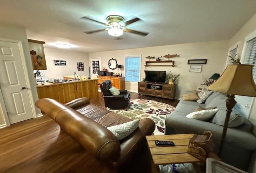 140 HUCKLEBERRY LN, Savannah, Tennessee 38372, 3 Bedroom Bedrooms, 7 Room Rooms,1.1 BathroomBathrooms,Residential,For Sale,HUCKLEBERRY,0,10206941