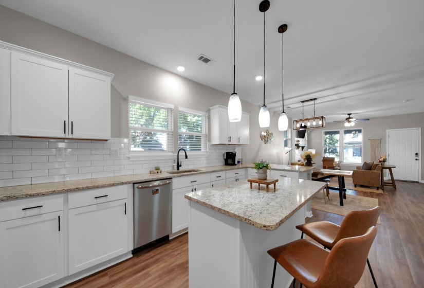 1023 FORREST AVE, Memphis, Tennessee 38105, 4 Bedroom Bedrooms, 7 Room Rooms,2 BathroomBathrooms,Residential,For Sale,FORREST,0,10207007