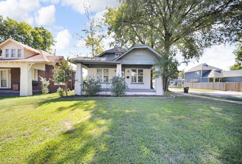 1023 FORREST AVE, Memphis, Tennessee 38105, 4 Bedroom Bedrooms, 7 Room Rooms,2 BathroomBathrooms,Residential,For Sale,FORREST,0,10207007