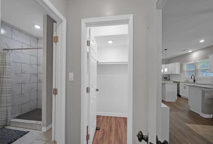 1023 FORREST AVE, Memphis, Tennessee 38105, 4 Bedroom Bedrooms, 7 Room Rooms,2 BathroomBathrooms,Residential,For Sale,FORREST,0,10207007