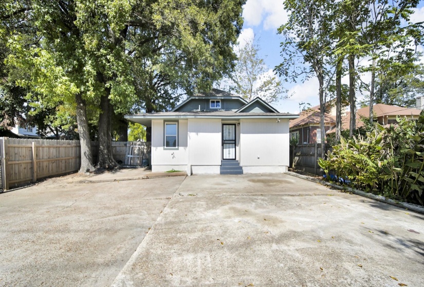 1023 FORREST AVE, Memphis, Tennessee 38105, 4 Bedroom Bedrooms, 7 Room Rooms,2 BathroomBathrooms,Residential,For Sale,FORREST,0,10207007
