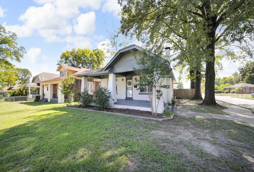 1023 FORREST AVE, Memphis, Tennessee 38105, 4 Bedroom Bedrooms, 7 Room Rooms,2 BathroomBathrooms,Residential,For Sale,FORREST,0,10207007