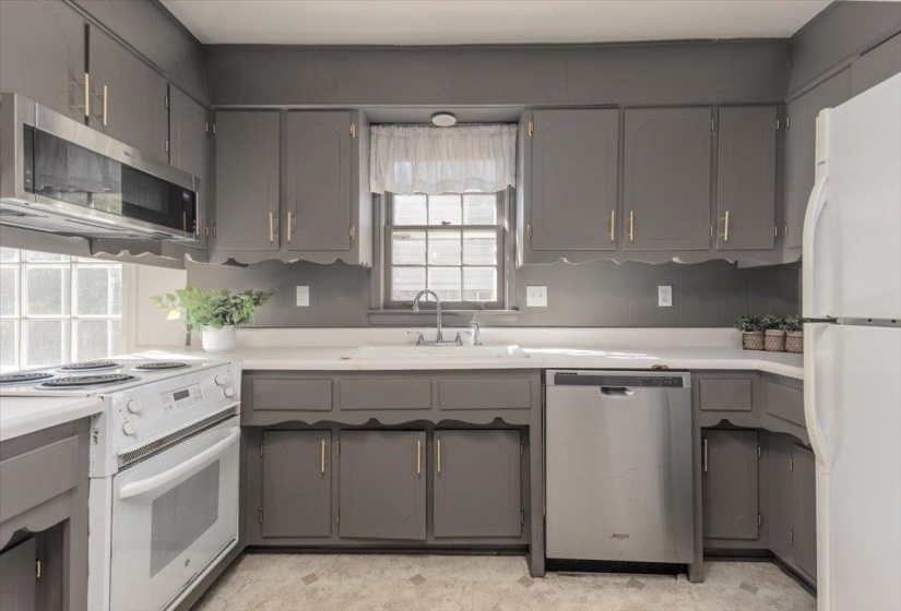 2354 GLENCLIFF ST, Memphis, Tennessee 38119, 3 Bedrooms Bedrooms, 8 Rooms Rooms,2 BathroomsBathrooms,Residential,For Sale,GLENCLIFF,10207066