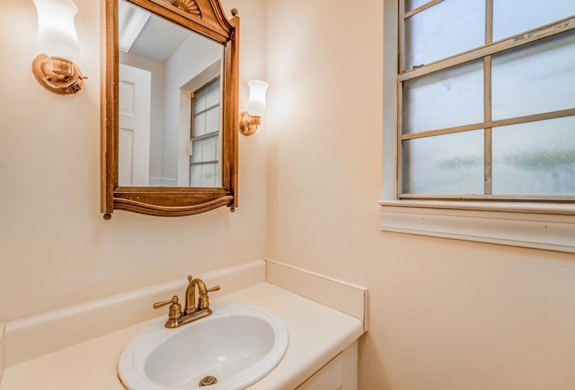 2584 CEDAR RIDGE DR, Germantown, Tennessee 38138, 4 Bedrooms Bedrooms, 9 Rooms Rooms,2.1 BathroomsBathrooms,Residential,For Sale,CEDAR RIDGE,10207068