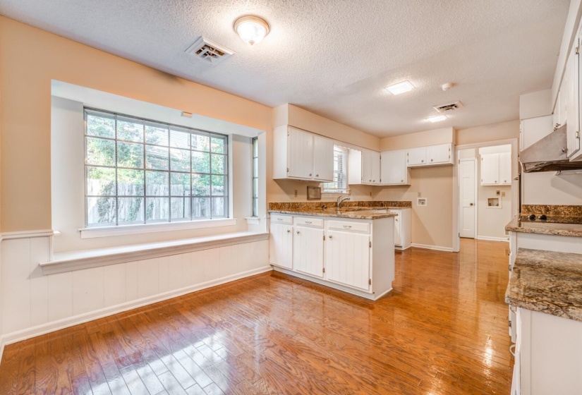 2584 CEDAR RIDGE DR, Germantown, Tennessee 38138, 4 Bedrooms Bedrooms, 9 Rooms Rooms,2.1 BathroomsBathrooms,Residential,For Sale,CEDAR RIDGE,10207068