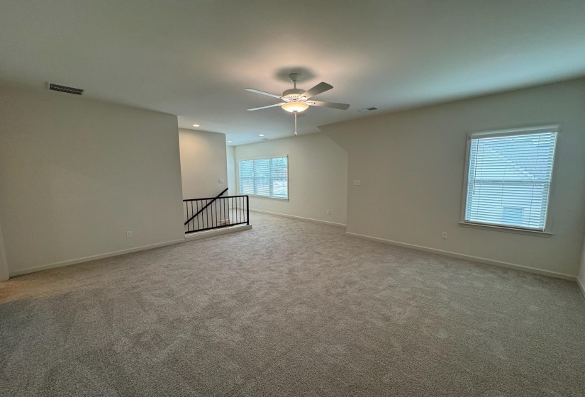 Unfurnished room featuring ceiling fan, light colored carpet, and recessed lighting