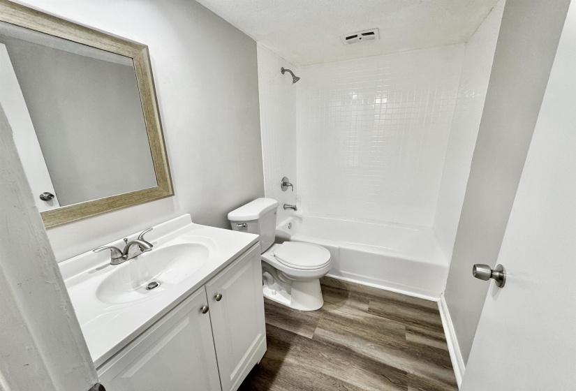 1202 MIDDLE COURT CT, Memphis, Tennessee 38119, 1 Bedroom Bedrooms, 4 Room Rooms,1 BathroomBathrooms,Residential,For Sale,MIDDLE COURT,0,10207231