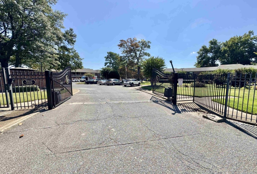 1202 MIDDLE COURT CT, Memphis, Tennessee 38119, 1 Bedroom Bedrooms, 4 Room Rooms,1 BathroomBathrooms,Residential,For Sale,MIDDLE COURT,0,10207231