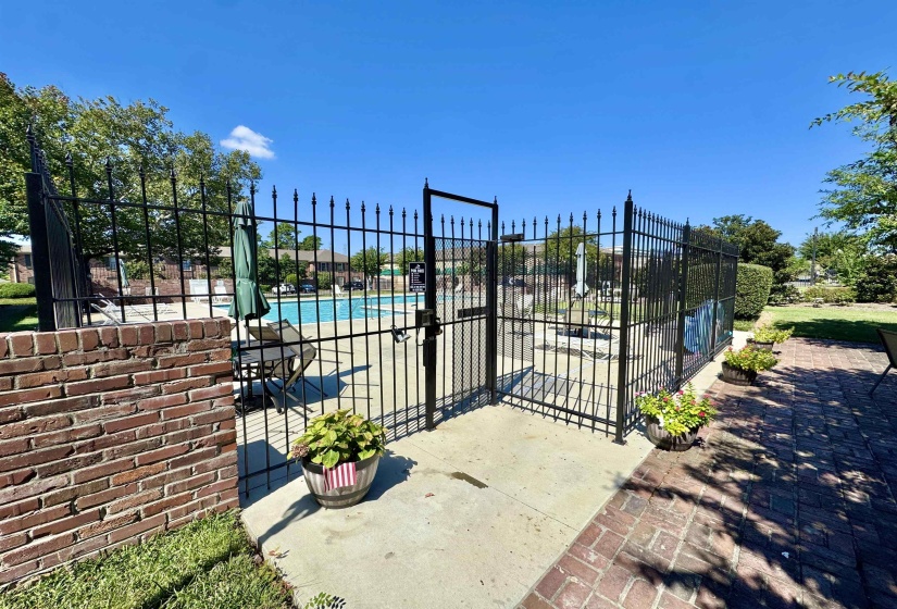 1202 MIDDLE COURT CT, Memphis, Tennessee 38119, 1 Bedroom Bedrooms, 4 Room Rooms,1 BathroomBathrooms,Residential,For Sale,MIDDLE COURT,0,10207231