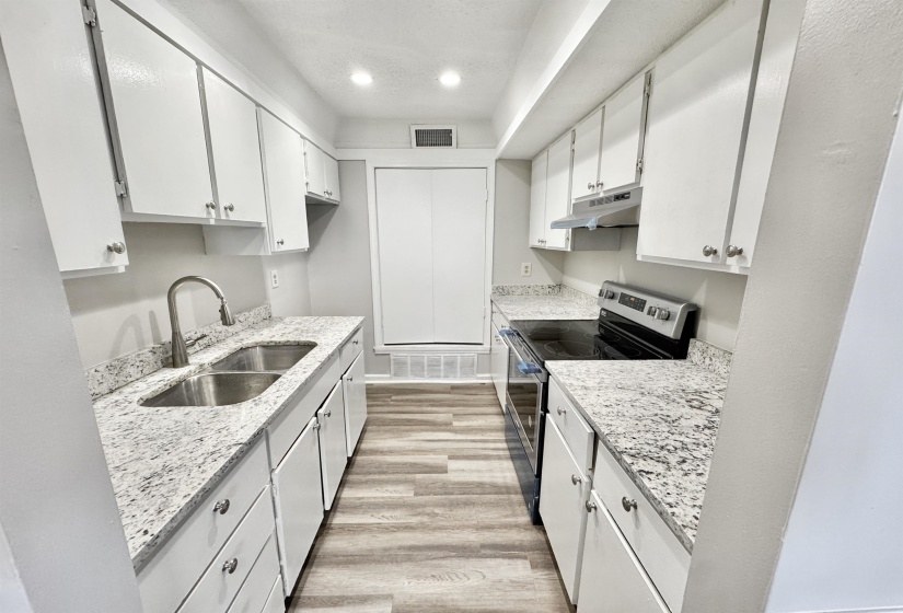 1202 MIDDLE COURT CT, Memphis, Tennessee 38119, 1 Bedroom Bedrooms, 4 Room Rooms,1 BathroomBathrooms,Residential,For Sale,MIDDLE COURT,0,10207231