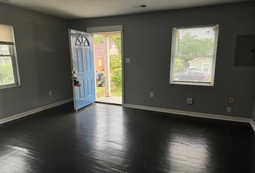1051 LAGRANGE AVE, Memphis, Tennessee 38107, 2 Bedrooms Bedrooms, 8 Rooms Rooms,2 BathroomsBathrooms,Residential,For Sale,LAGRANGE,10207445