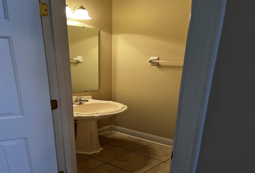 206 REESE ST, Memphis, Tennessee 38111, 4 Bedrooms Bedrooms, 8 Rooms Rooms,2.1 BathroomsBathrooms,Residential,For Sale,REESE,10207488