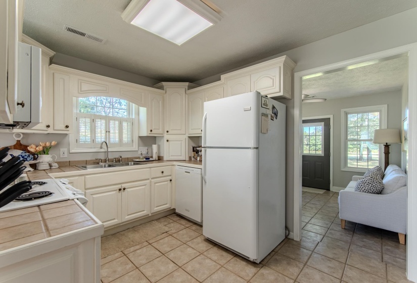 224 WILLOW DR, Adamsville, Tennessee 38310, 3 Bedrooms Bedrooms, 9 Rooms Rooms,2 BathroomsBathrooms,Residential,For Sale,WILLOW,10207521