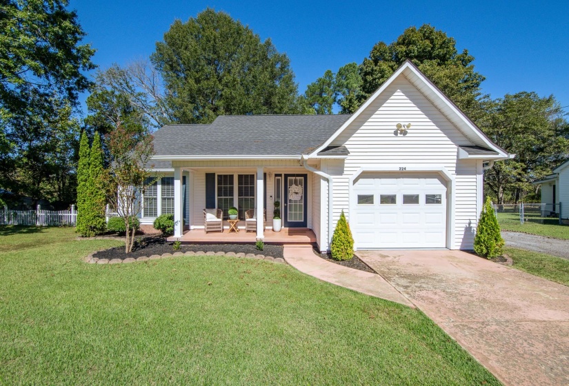 224 WILLOW DR, Adamsville, Tennessee 38310, 3 Bedrooms Bedrooms, 9 Rooms Rooms,2 BathroomsBathrooms,Residential,For Sale,WILLOW,10207521