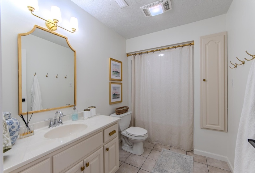 224 WILLOW DR, Adamsville, Tennessee 38310, 3 Bedrooms Bedrooms, 9 Rooms Rooms,2 BathroomsBathrooms,Residential,For Sale,WILLOW,10207521