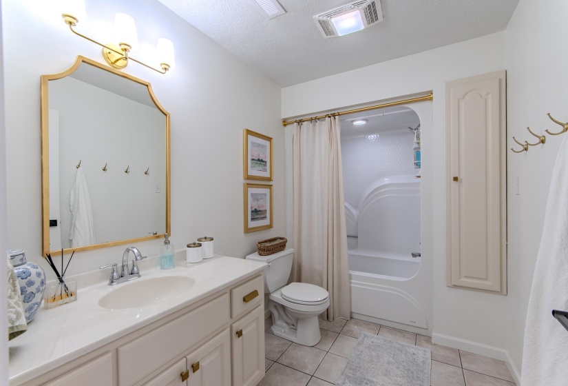 224 WILLOW DR, Adamsville, Tennessee 38310, 3 Bedrooms Bedrooms, 9 Rooms Rooms,2 BathroomsBathrooms,Residential,For Sale,WILLOW,10207521