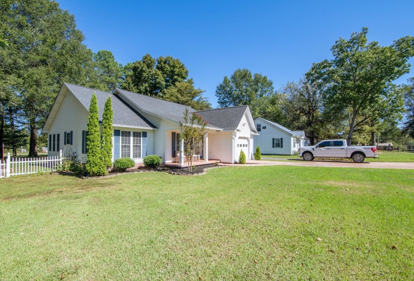 224 WILLOW DR, Adamsville, Tennessee 38310, 3 Bedrooms Bedrooms, 9 Rooms Rooms,2 BathroomsBathrooms,Residential,For Sale,WILLOW,10207521