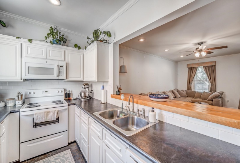 110 VANCE AVE, Memphis, Tennessee 38103, 2 Bedroom Bedrooms, 5 Room Rooms,2.1 BathroomBathrooms,Residential,For Sale,VANCE,0,10207577