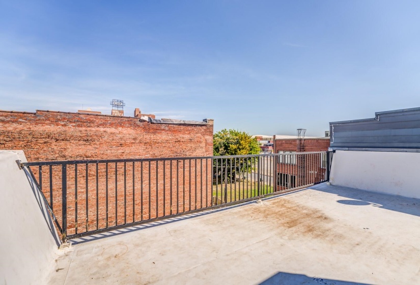 110 VANCE AVE, Memphis, Tennessee 38103, 2 Bedroom Bedrooms, 5 Room Rooms,2.1 BathroomBathrooms,Residential,For Sale,VANCE,0,10207577